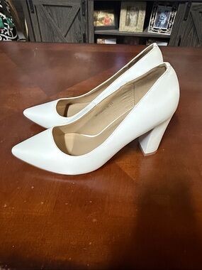 Women's White Pointed Toe Block Heel Pumps